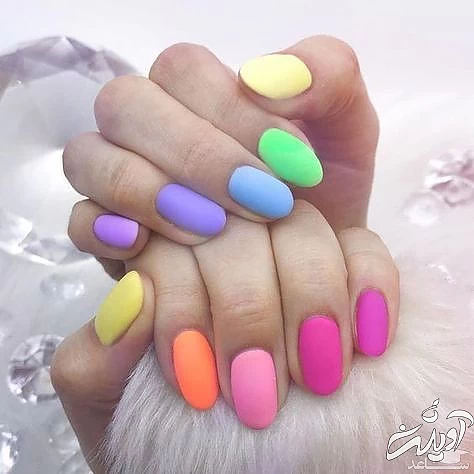 طراحی ناخن رنگی